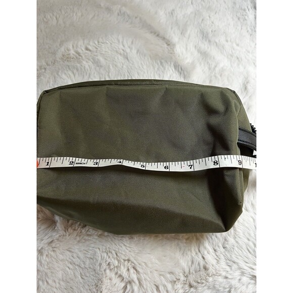 True Religion Small Green Travel Bag Toiletry Cosmetic Case EUC Men Unisex - Picture 6 of 8